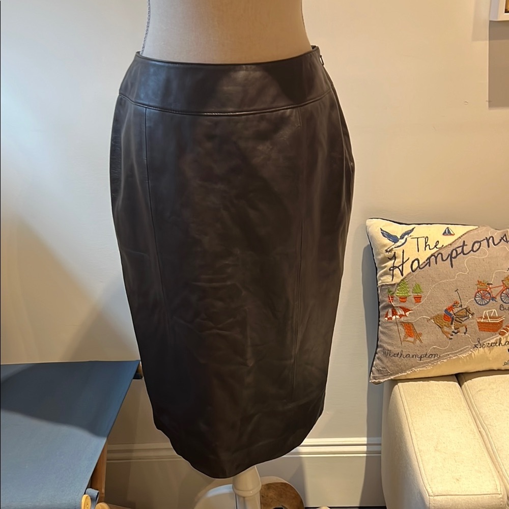 Lafayette 148 Deep rich dark brown Leather pencil Skirt. On trend 2025